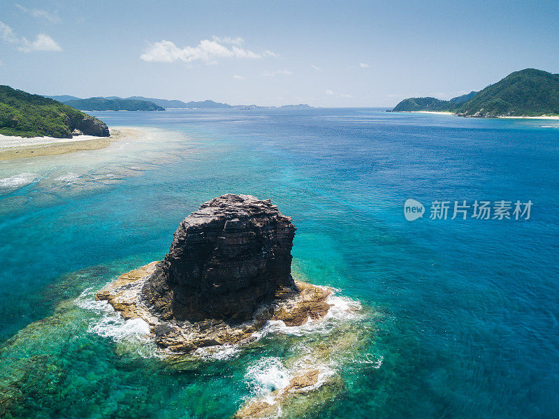 原始的岛屿海滩和海洋。从上面的札米岛