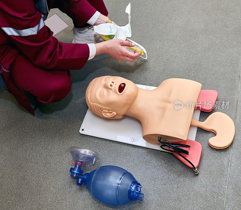 心肺复苏急救成人训练人体模型