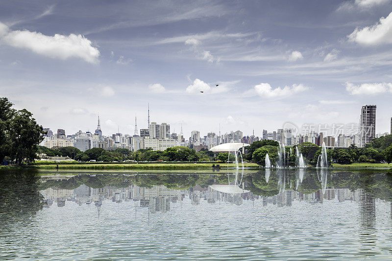 巴西Ibirapuera公园的圣保罗海滨景观