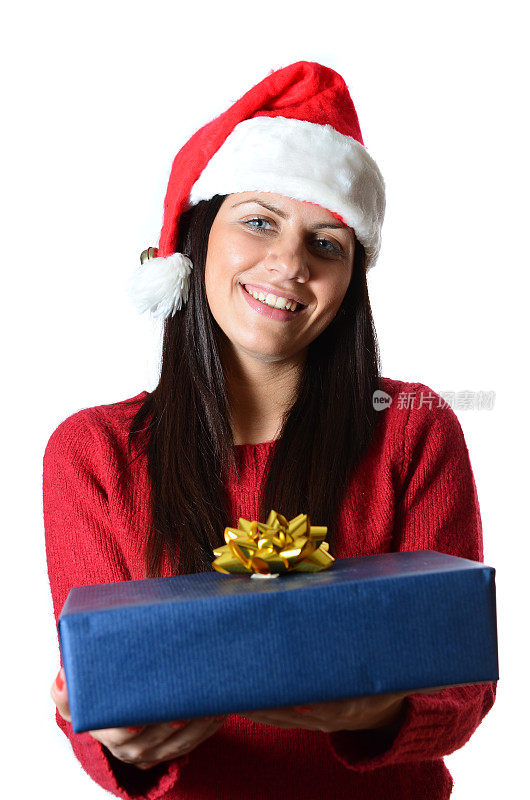 带着圣诞礼物和圣诞老人帽子的快乐女人