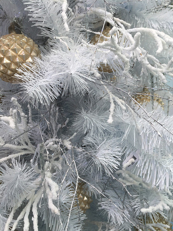 银色的圣诞装饰用金球
