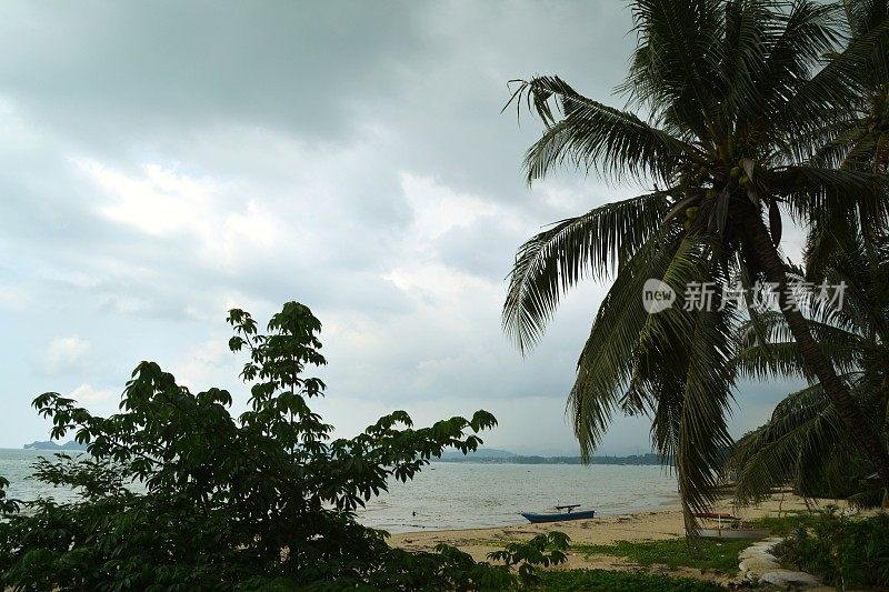 马来西亚兰卡威热带海滩，暴风雨天