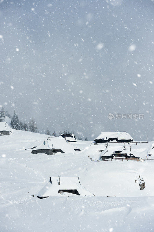 山里的暴风雪