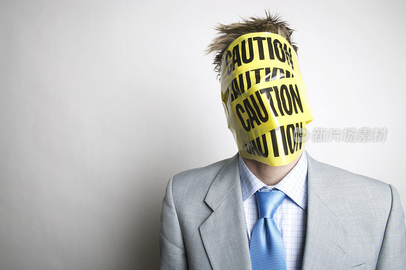 谨慎的商人白墙