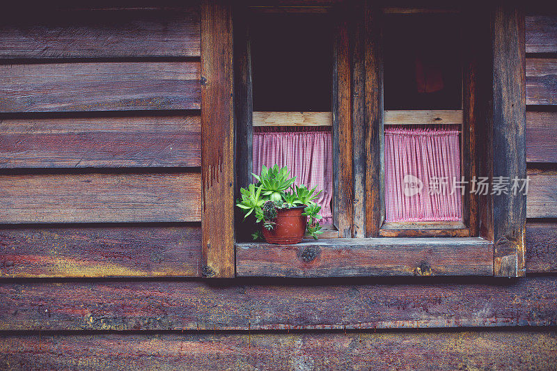 小屋窗口