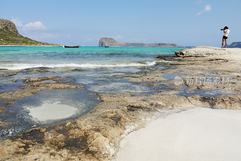 在克里特岛上的岩石海滩巴洛斯湾的风景