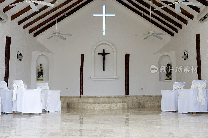 空的内部墨西哥教堂设置为婚礼，复制空间