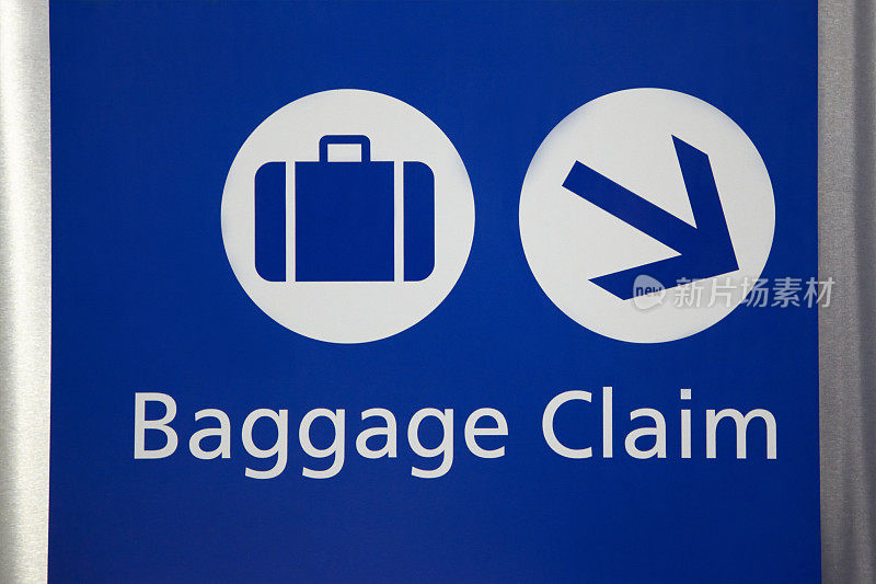 机场行李认领处签收手提箱和箭头符号