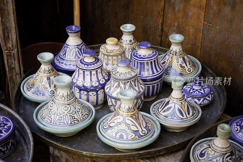阿拉伯式花纹的陶瓷
