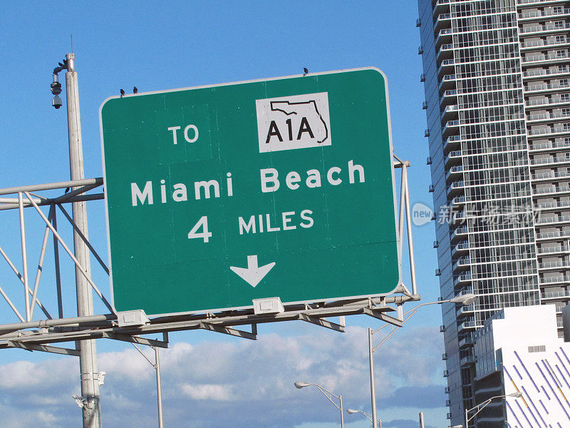 通往迈阿密海滩的高速公路标志