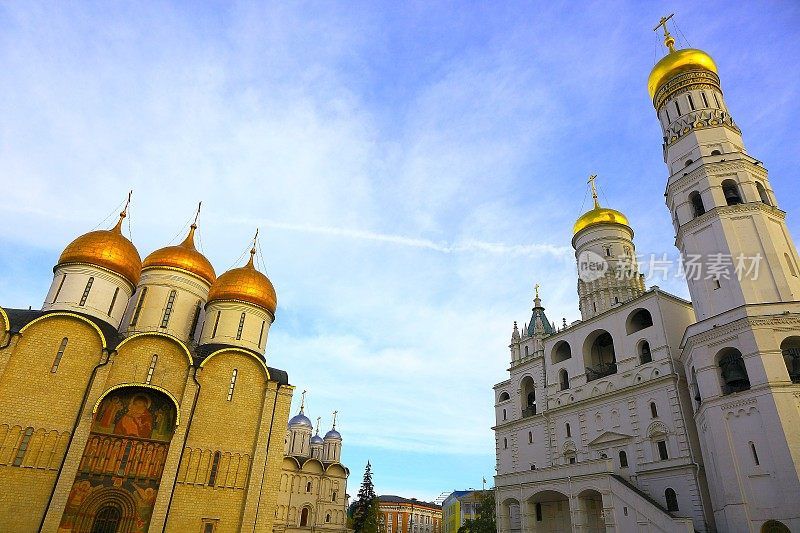 令人印象深刻的克里姆林宫大教堂日出，伊万钟楼，莫斯科