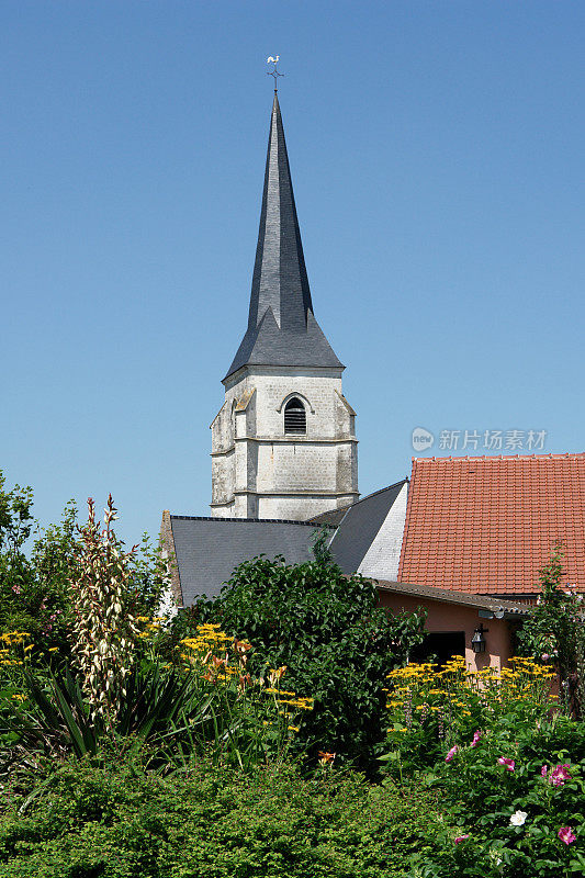 法国阿金库尔城的教堂尖塔