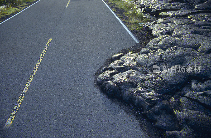 部分被熔岩覆盖的道路