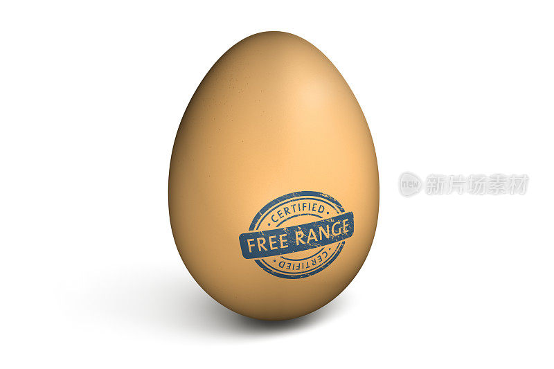 带有“放养”标记的棕色鸡蛋，孤立在白色鸡蛋上