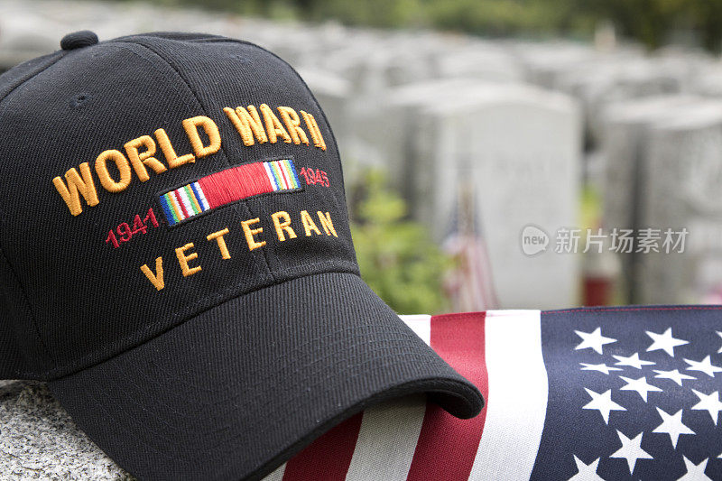 公墓里的二战帽。特写镜头