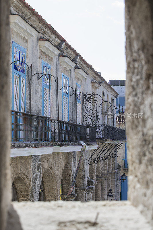 窗口视图哈瓦那，古巴