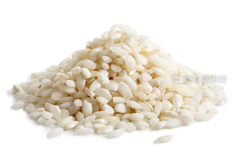 阿博里奥短粒白米堆孤立在白米上。