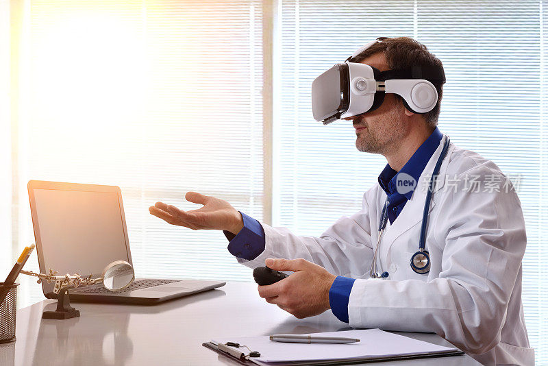 医生与3d内容互动与虚拟眼镜在办公室