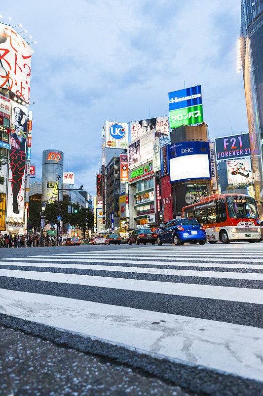 日本东京市中心涩谷路口的交通状况