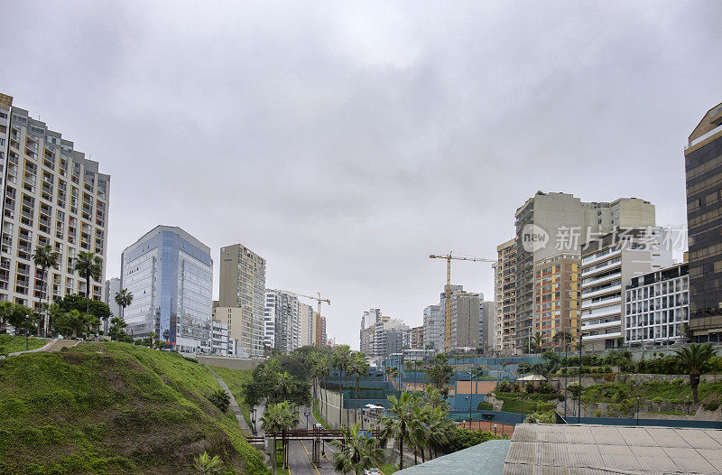 米拉弗洛雷斯的城市景观在利马，秘鲁