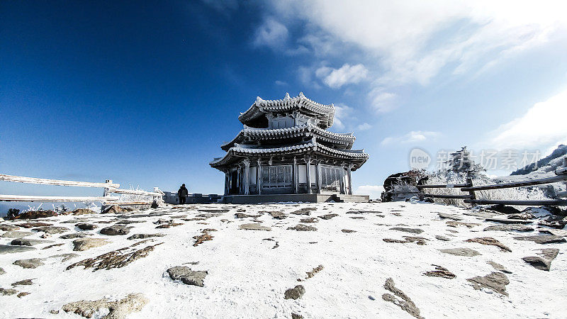 VD703韩国德okyoo山顶的古建筑