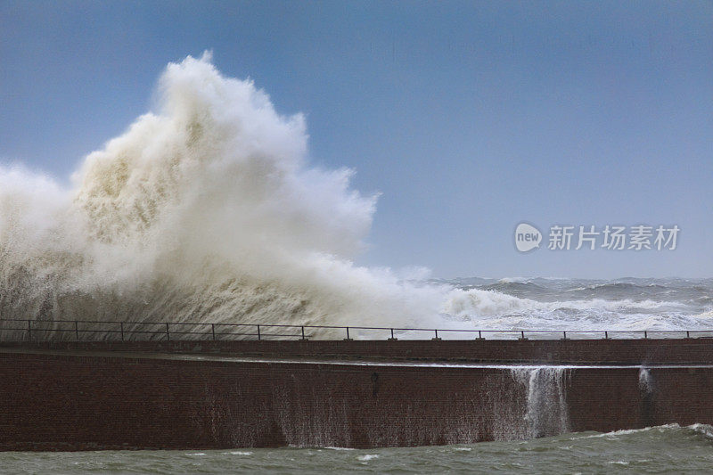 海牙海岸的暴风雨天气