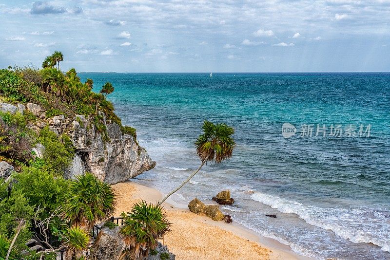 美丽的海滩在里维埃拉玛雅-墨西哥