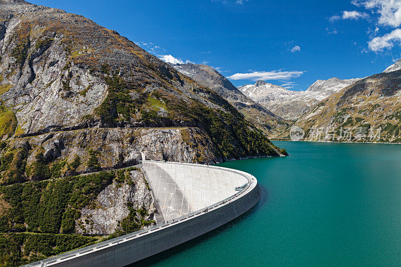 Kolnbreinspeicher湖Kolnbreinspeicher大坝鸟瞰图，奥地利。