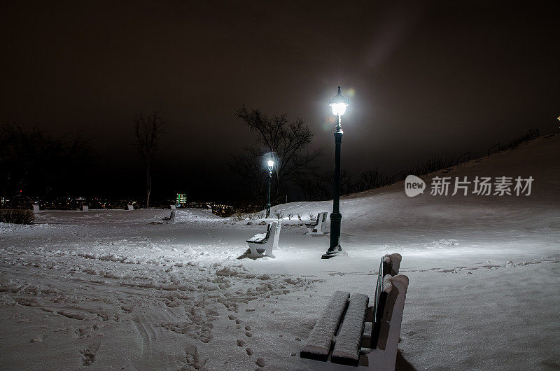 皮埃尔·杜瓜·德蒙斯在冬夜前往阳台