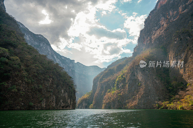 墨西哥恰帕斯州的苏米德罗峡谷的风景