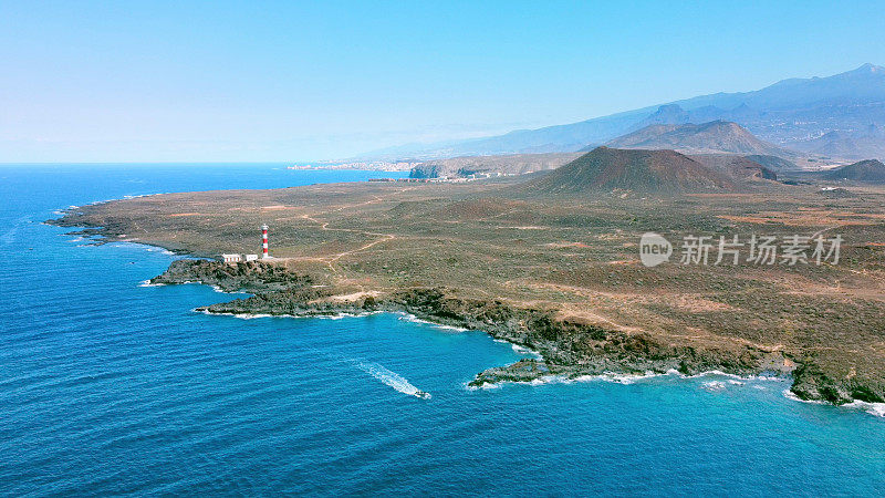 特内里费岛(加那利群岛)蓬塔德拉拉斯卡灯塔和“马尔佩斯”的鸟瞰图