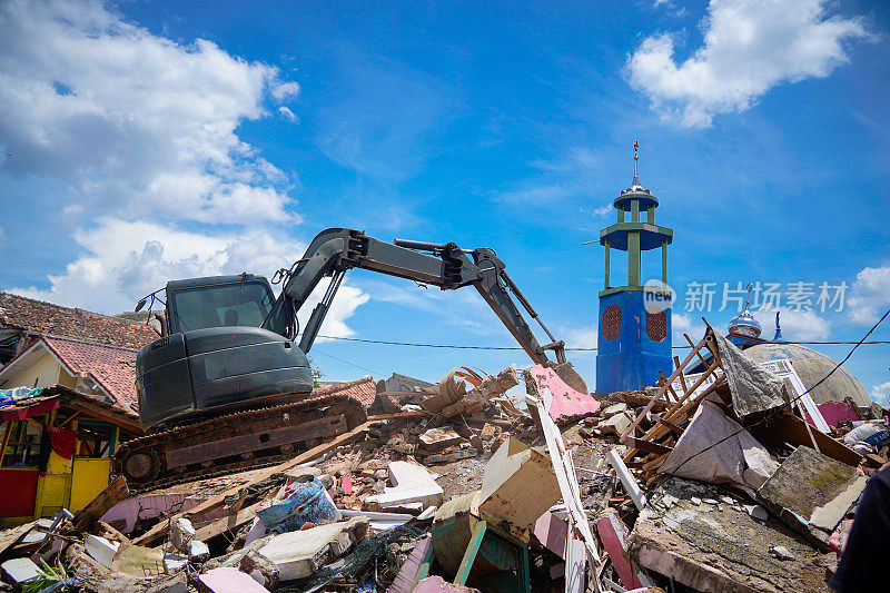 这所房子在西安尤尔市的地震中被损坏了