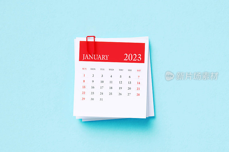 将2023年1月日历贴在蓝色背景上