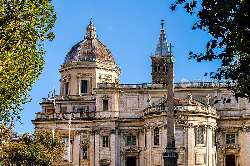 罗马里奥内蒙蒂区的圣玛丽亚·马焦雷大教堂以前被称为郊区