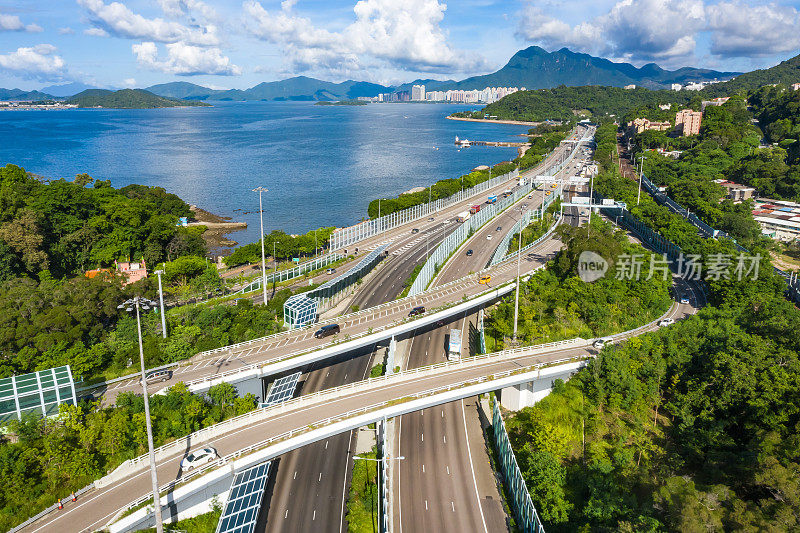 香港大埔区吐露港公路清晨城市高架桥交通情况