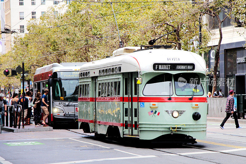 旧金山:历史街道，有轨电车和公共汽车