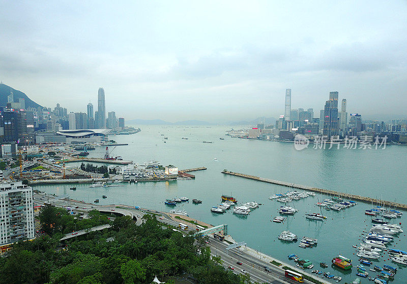 香港——夏季多云的一天，城市上空