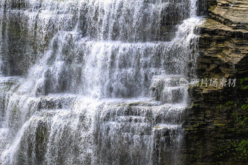 莱奇沃思州立公园-瀑布在岩石上