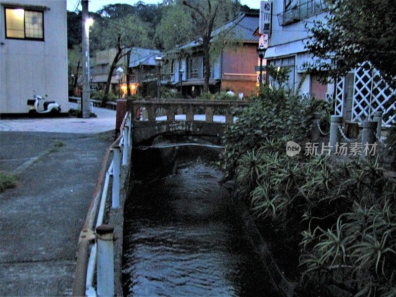 日本。7月。佩里老路，下田市傍晚传统的一部分。