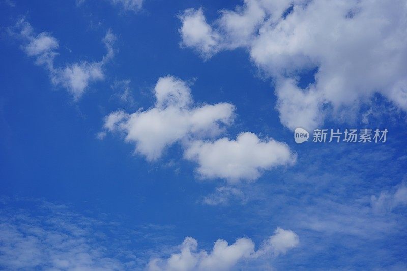 天空背景和白云柔焦