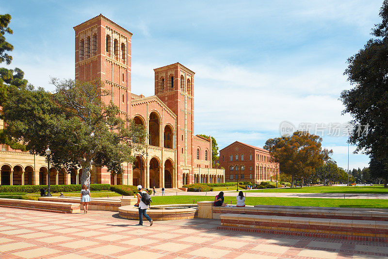 加州大学洛杉矶分校(UCLA)罗伊斯大厅和海恩斯大厅的façades。