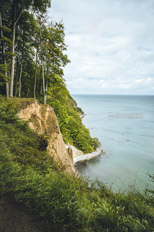 从波罗的海Rügen岛的白垩岩海岸眺望