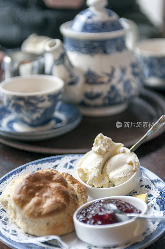 一个咖啡馆里的奶油茶的特写。