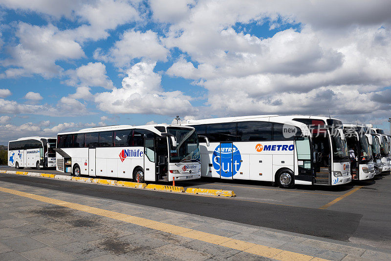 土耳其安卡拉的ASTI公交终点站(otogar)的公交车