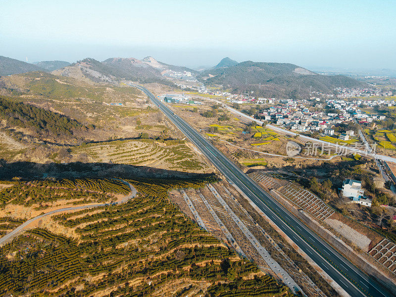 中国美丽的村庄和公路