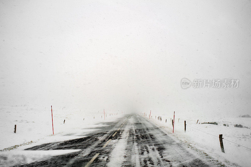 路上有暴风雪