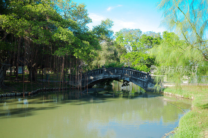 曼谷拉玛9号公园的一座小桥