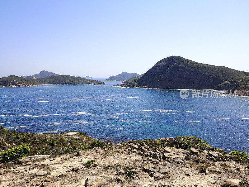 海岸位于香港联合国教科文组织世界地质公园，西贡东郊野公园