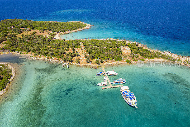 每日的乘船旅行。蓝色的航行。船之旅。瑟迪尔岛乌拉，Muğla，土耳其。