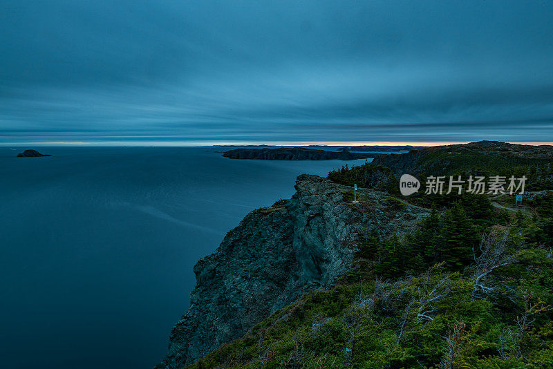 加拿大纽芬兰特威灵盖特长角灯塔乌鸦头的岩石大西洋海岸线